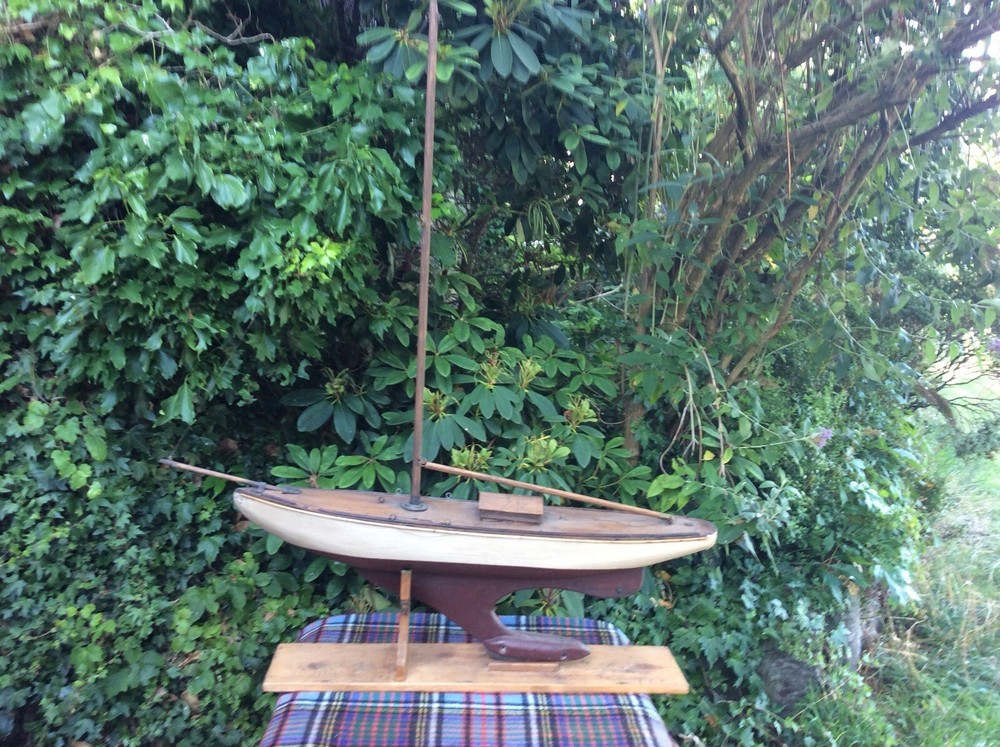 antique pond yacht