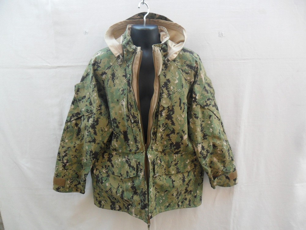 US NAVY ISSUE UNIFORM PARKA WORKING TYPE III CAMO PTFE LAMINATE MEDIUM REG EUC!!