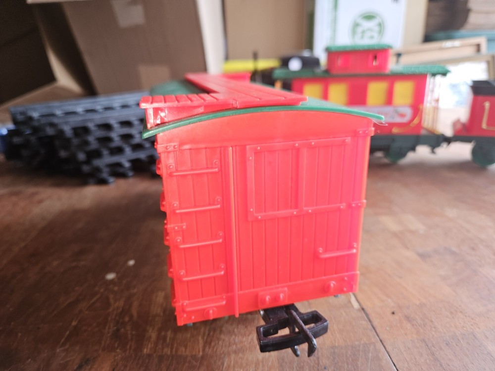 DISNEY G SCALE CHRISTMAS TRAIN - Untested