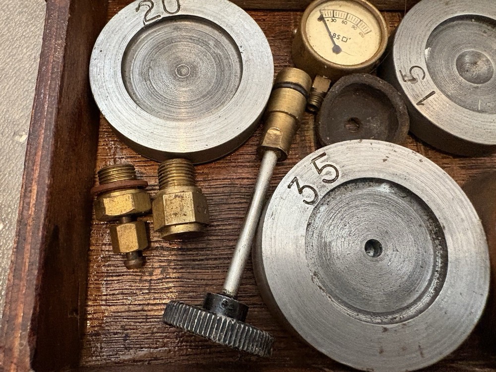 vintage deadweight tester