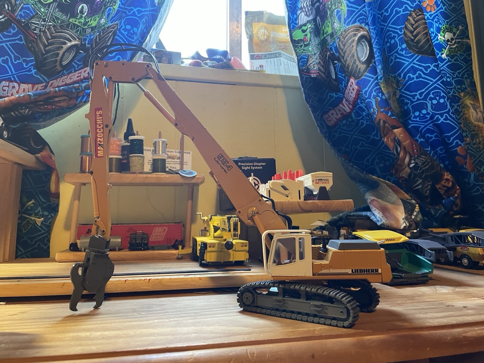 Liebherr 954 Excavator Diecast Model by Conrad