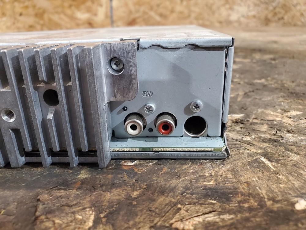 Alpine CDE-121 Radio Head Unit