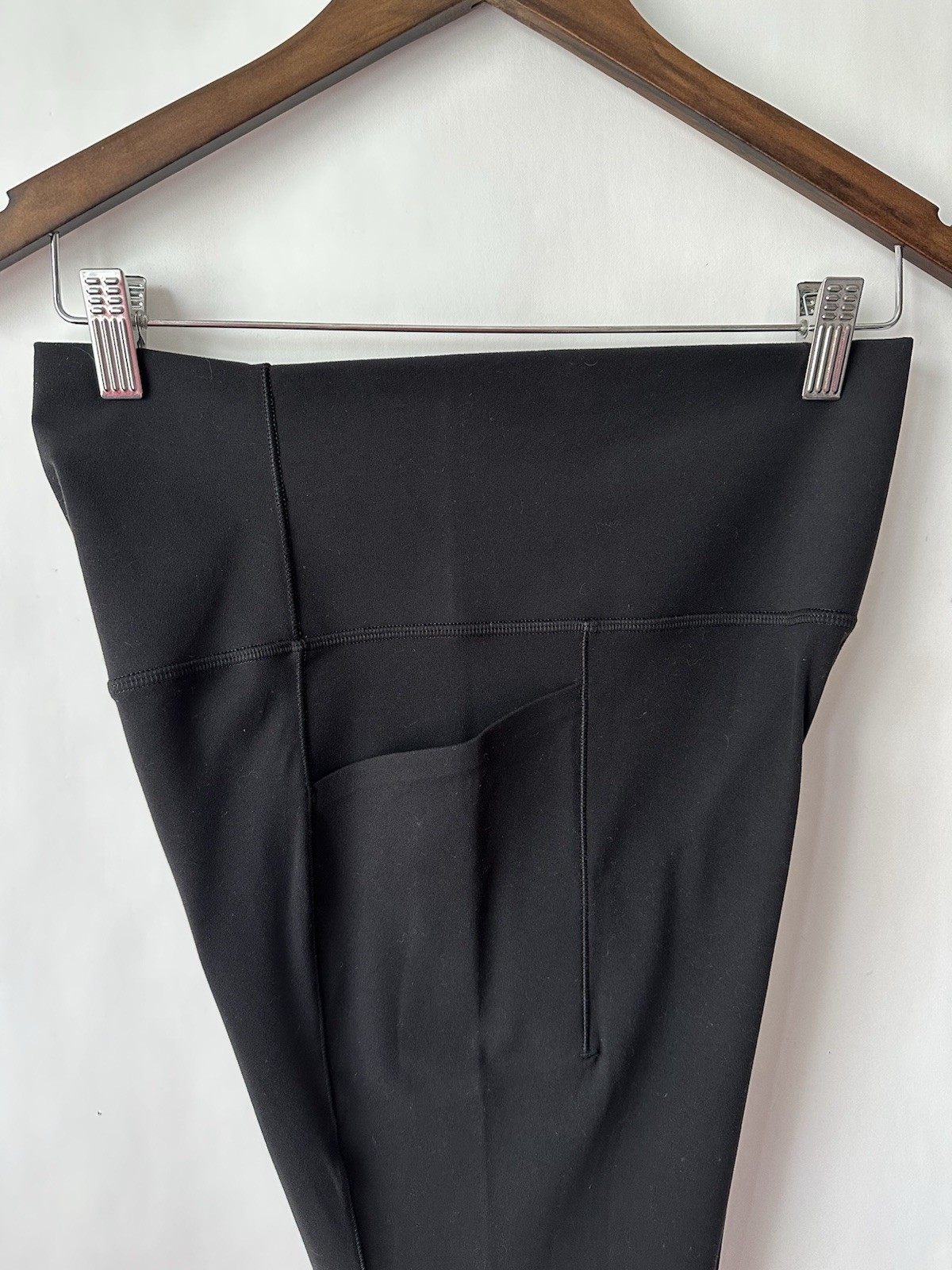 NWT Athleta Salutation Stash Tight MEDIUM PETITE M/P Black Yoga Compression