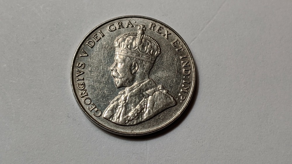 5 LOT 1935 FIVE CENTS CANADA COINS