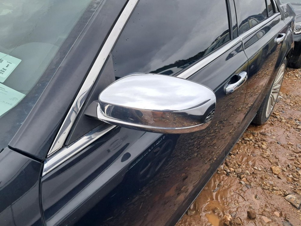 300 2014 Glove Box 4845961