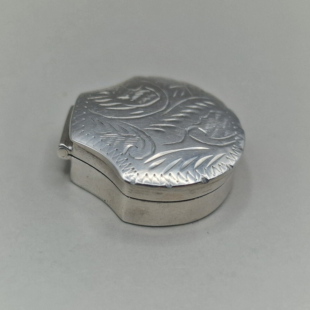 Solid Silver Pill Box Bright Cut Scrolls by Douglas Pell Silverware London 1995