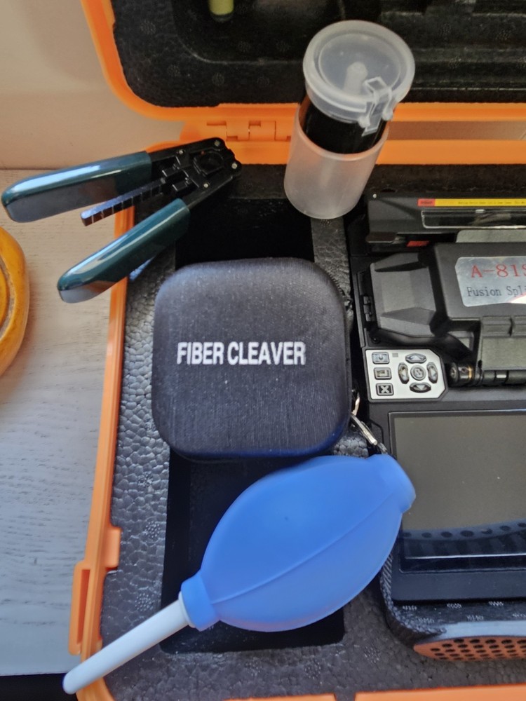 A-81S Core Alignment Fusion Splicer Splicing Machine FTTH in Case