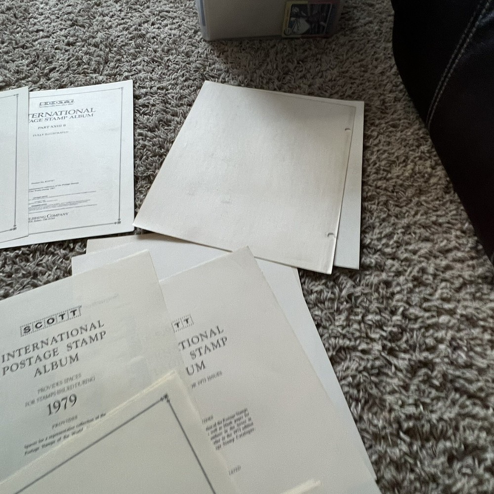 UNUSED LOT SCOTT ALBUM PAGES EMPTY FEW COUNTRIES, MOSTLY BLANK PAGES NO STAMPS