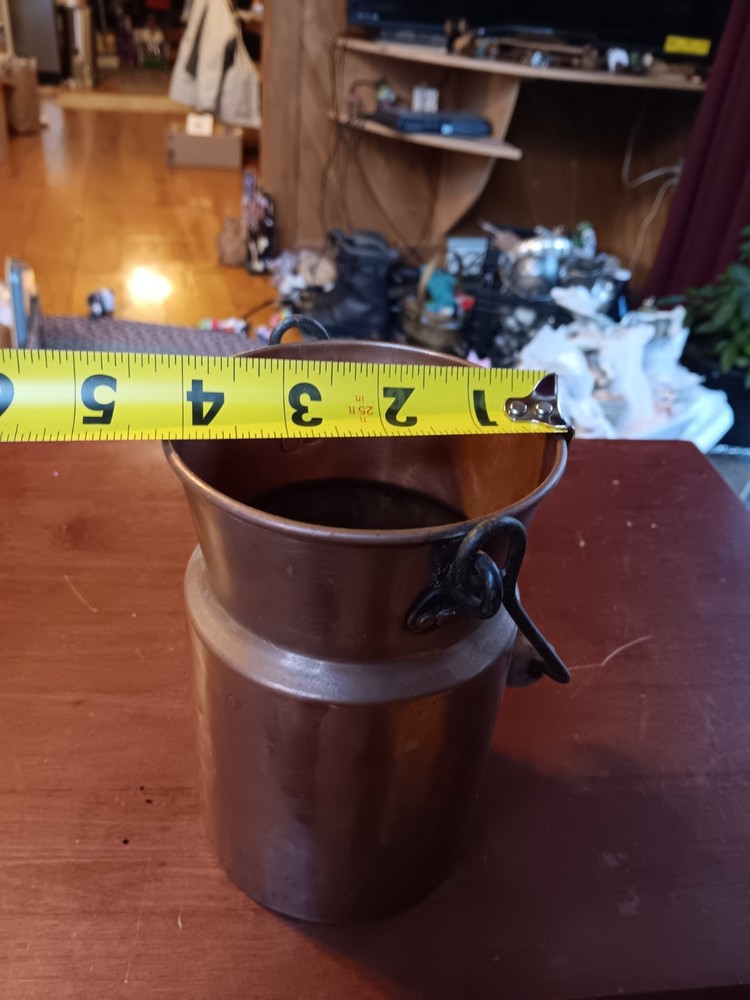 DECORATIVE COPPER POT W/ HANDLE. 1339