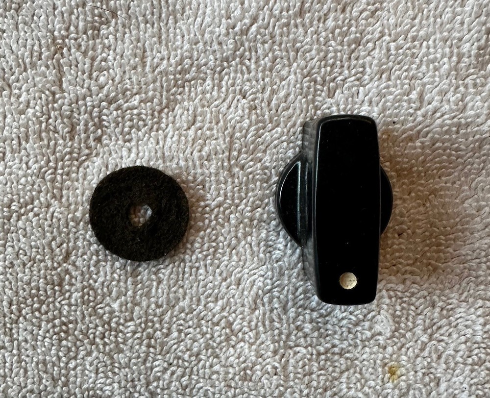 Hickok 534 B Knobs w/ felt washer