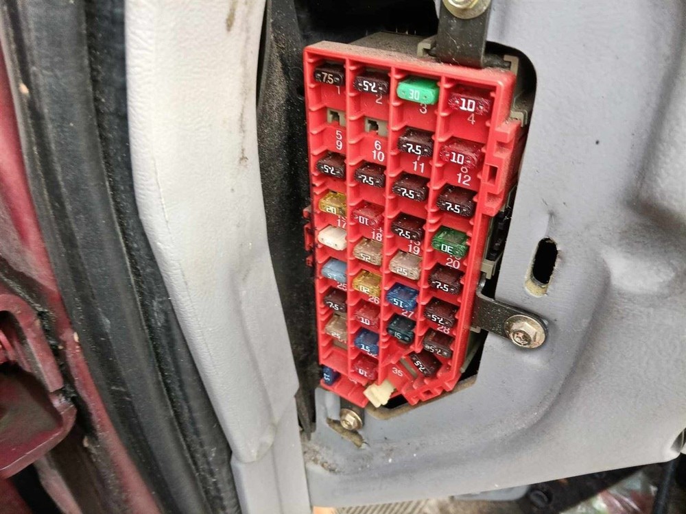 EXPLORER  2000 Fuse Box Cabin 6583