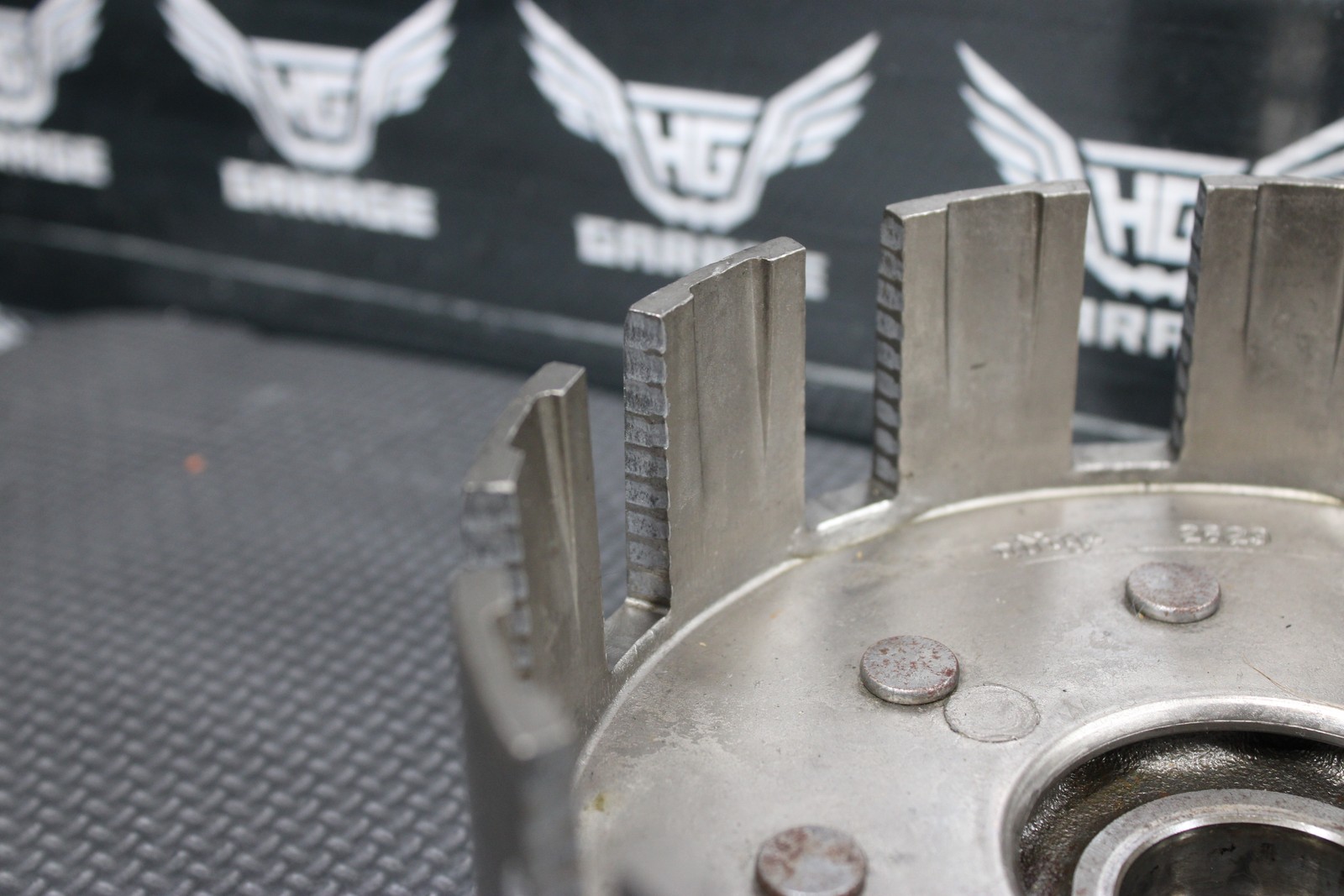 2000 KTM 250 300 EXC OEM COMPLETE CLUTCH BASKET W PLATES INNER OUTER HUBS GOOD