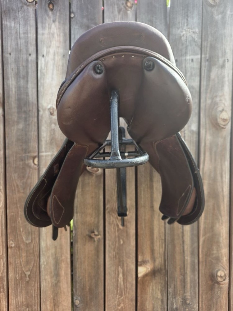 Devoucoux Brown Leather Jump Saddle + Wall Mount Rack