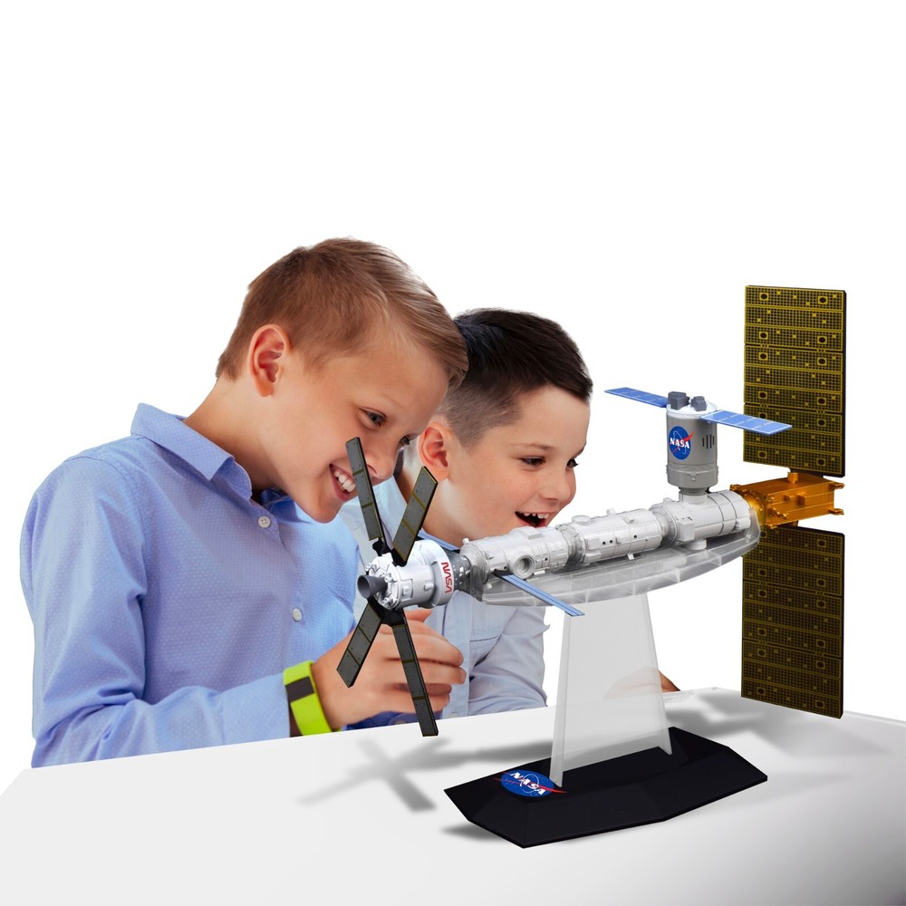 NASA Future Explorers - Space Station/Lunar Gateway Interactive Model Projector