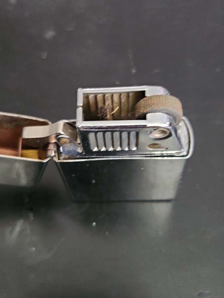 Vintage RONSON WIND II Cigarette Lighter