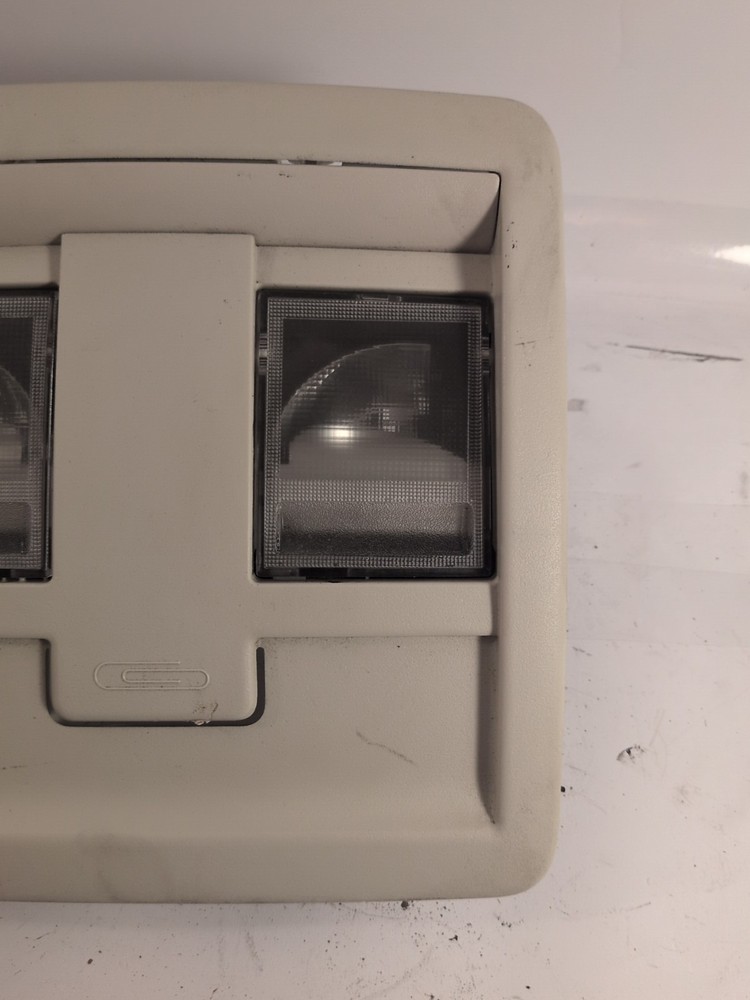 2007 - 2010 DODGE NITRO OVERHEAD DOME LIGHT BEIGE OEM
