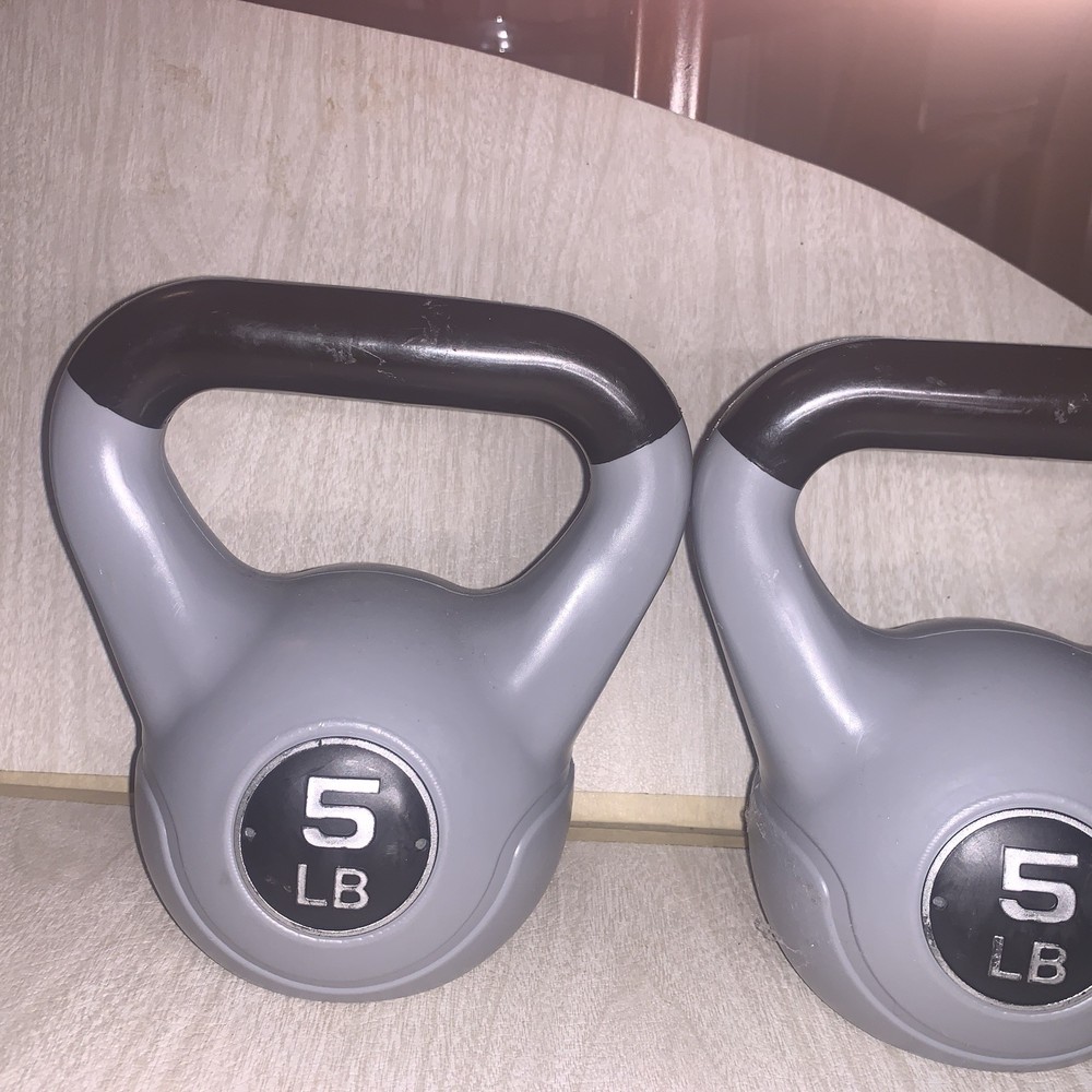 Set Is 2 Pcs Kettlebell - 5lb Pre-owned