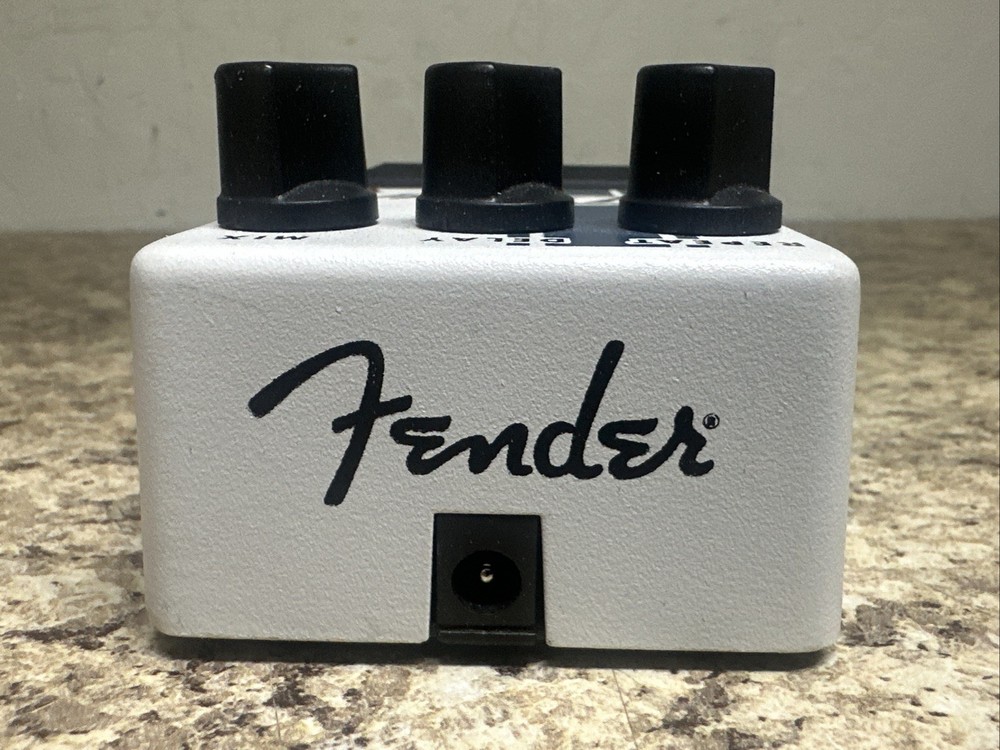 Fender Competition Delay White Pedal PR 2523