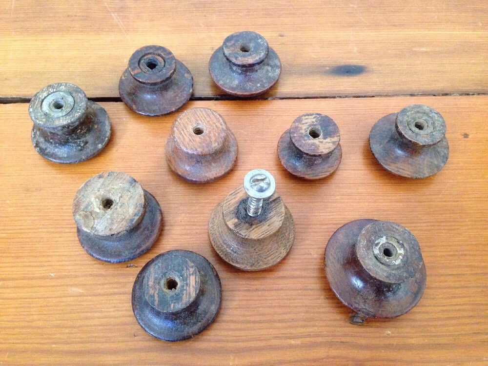 Mixed Lot 10 Antique Vintage Tiger Oak Cabinet Drawer Pulls Knobs Various Sizes