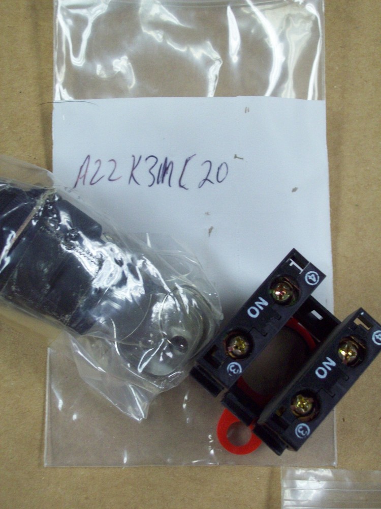 OMRON A22K-3MC-20 KEY TYPE 3-POSITION SELECTOR SWITCH with KEY