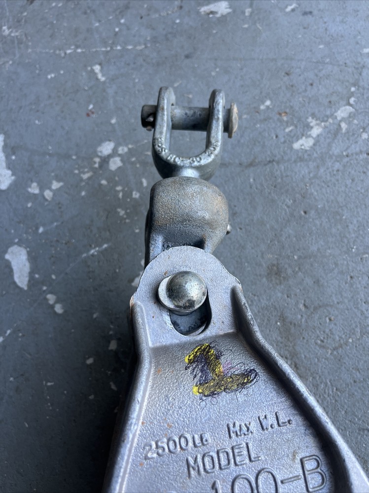 Sherman + Reilly XS-100-B Universal Stringing Block#2