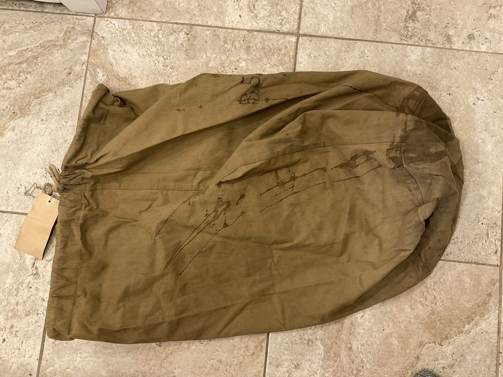 ORIGINAL WWII US BARRACK BAG WITH DATED SPEC TAG - NAMED