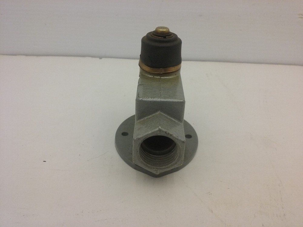 MICRO SWITCH BZV6-2RN PUSHBUTTON SWITCH 15A@ 125,250,480VAC 2A@ 600VAC