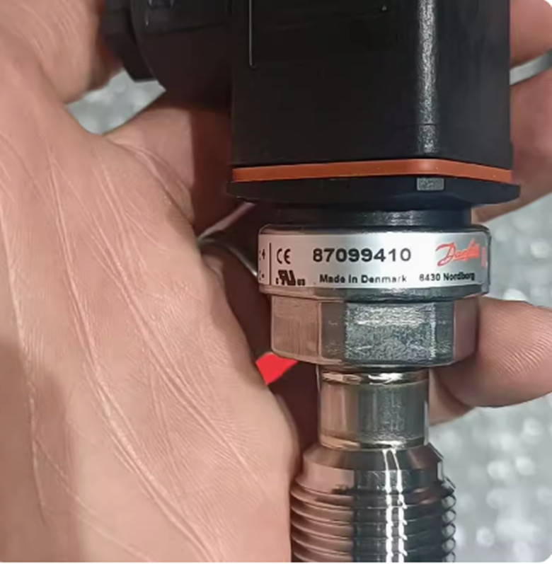 Danfoss MBS1900 064G6575 pressure sensor