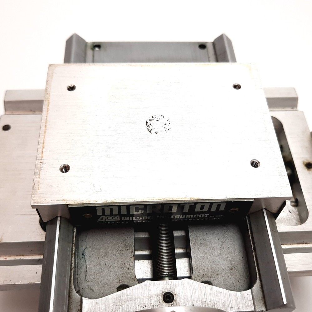Wilson Instrument Model MO Tukon Microhardness Tester Microton Stage