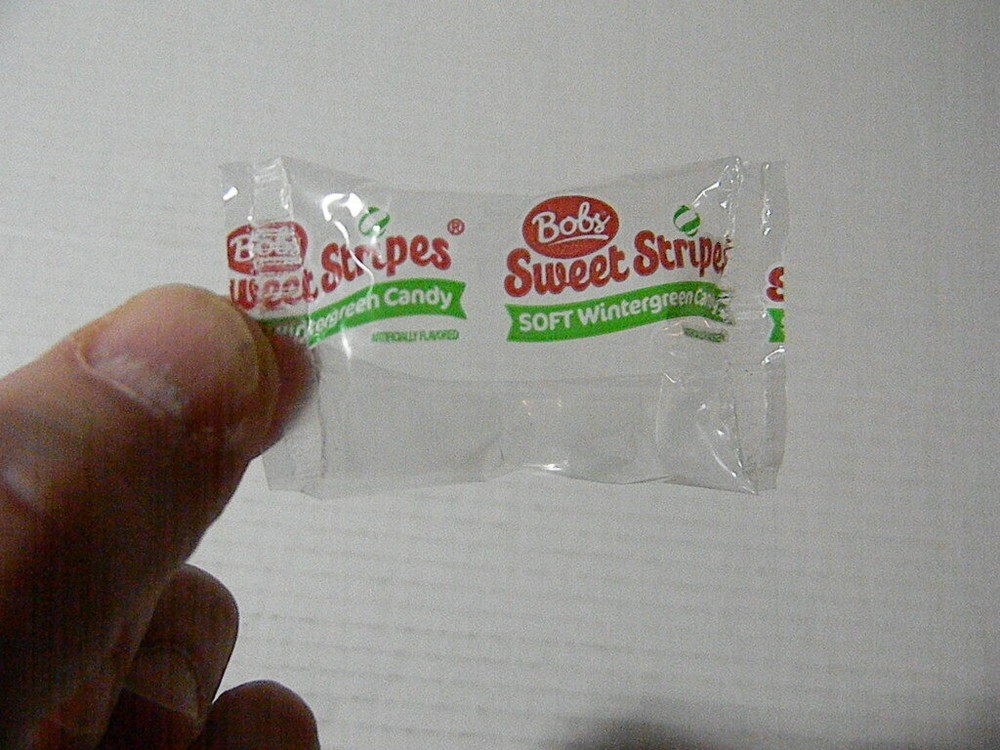 1 BOB'S SWEET STRIPES SOFT WINTERGREEN CANDY SEALED WRAPPER ERROR! NO CANDY!