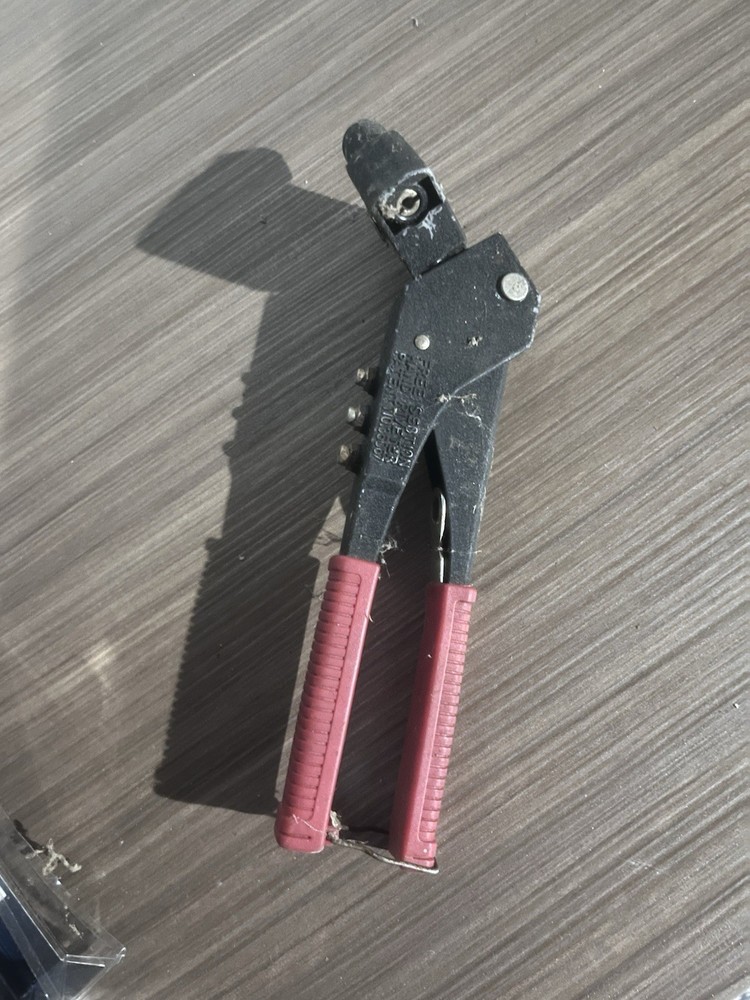 Arrow Swivel Head Rivet Tool