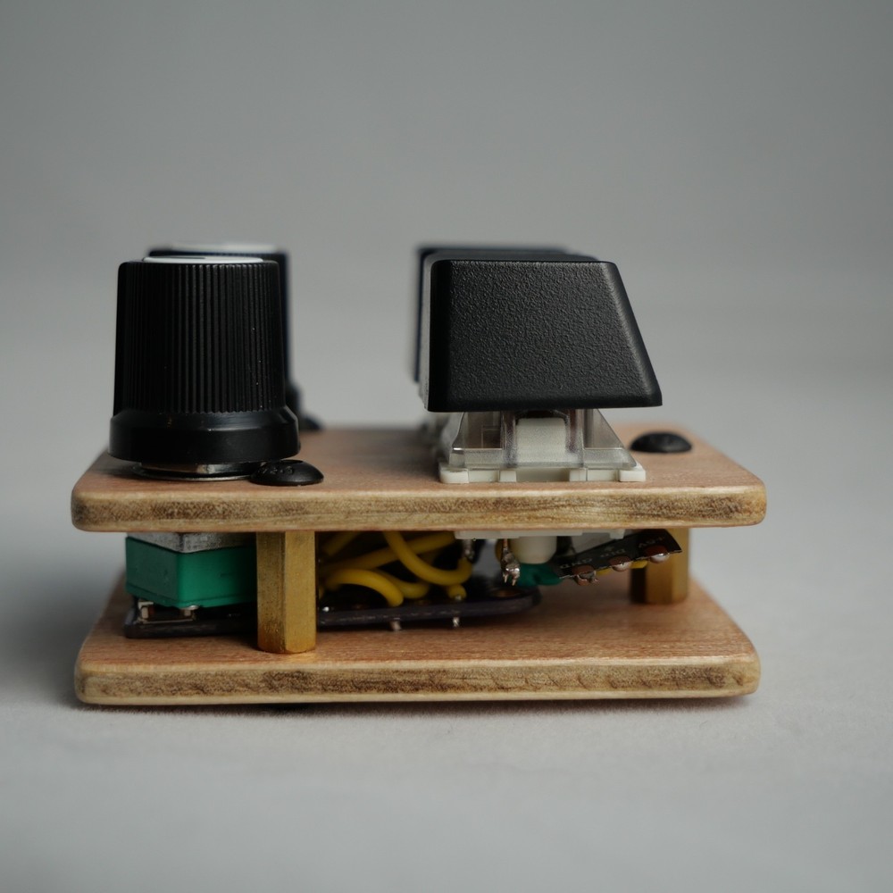 madMidiMini Compact Midi Controller with 2 Note Buttons 2 Potentiometers and LED