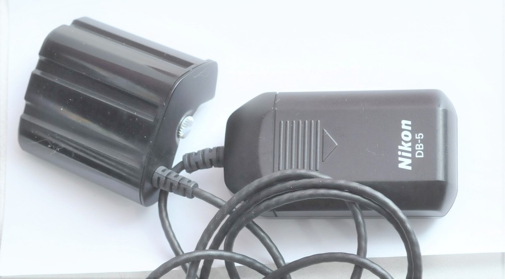 NIKON DB-5 EXTERNAL Battery Pack DB5