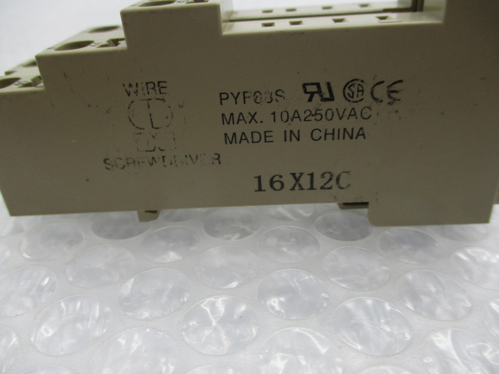 OMRON PYF08S RELAY BASE NSNP