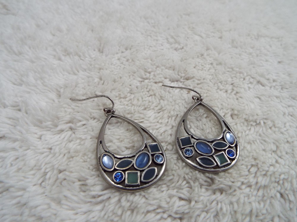 Silvertone Blue Loop Pierced Earrings (D75)