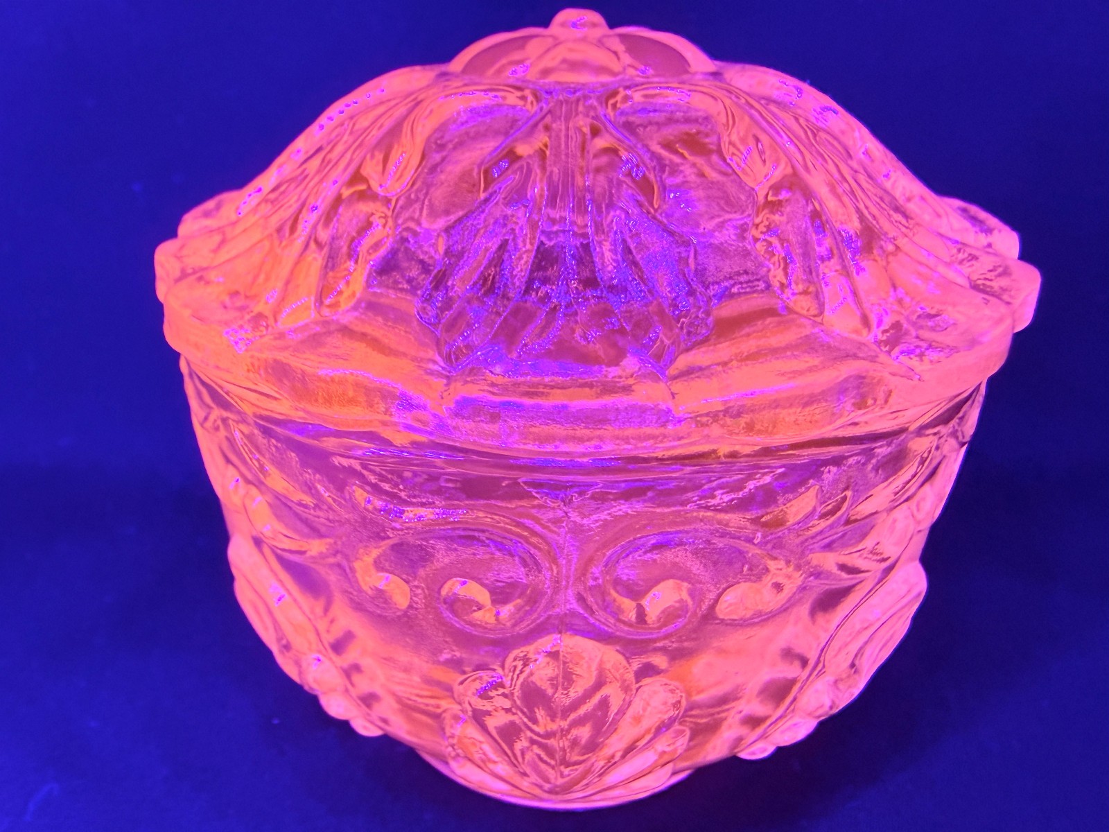 Green Vaseline Uranium glass covered candy dish coffee sugar jar bowl / selenium