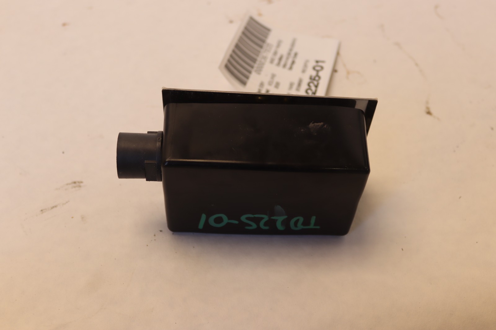 2018-2024 VOLVO VNL 760 / 860 POWER INVERTER SYSTEM RECEPTACLE BOX OEM