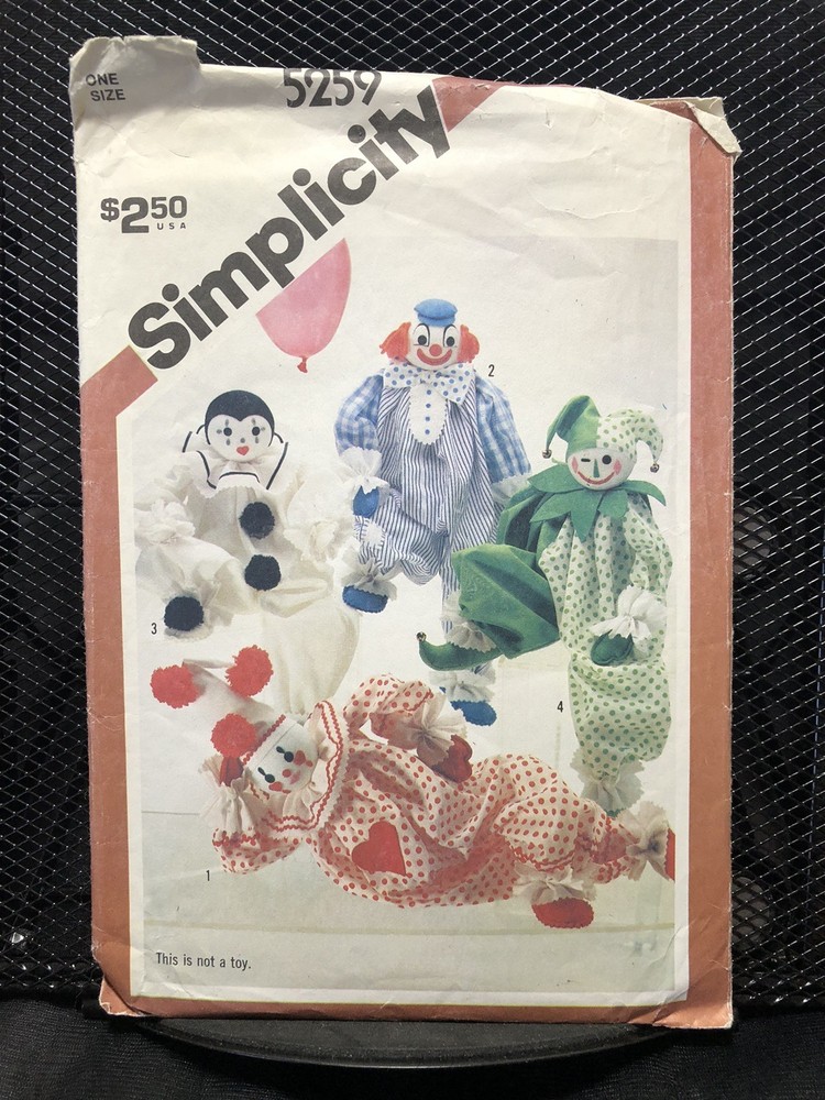 1981 Simplicity Pattern 5259 Decorative Clowns 20” Tall Uncut