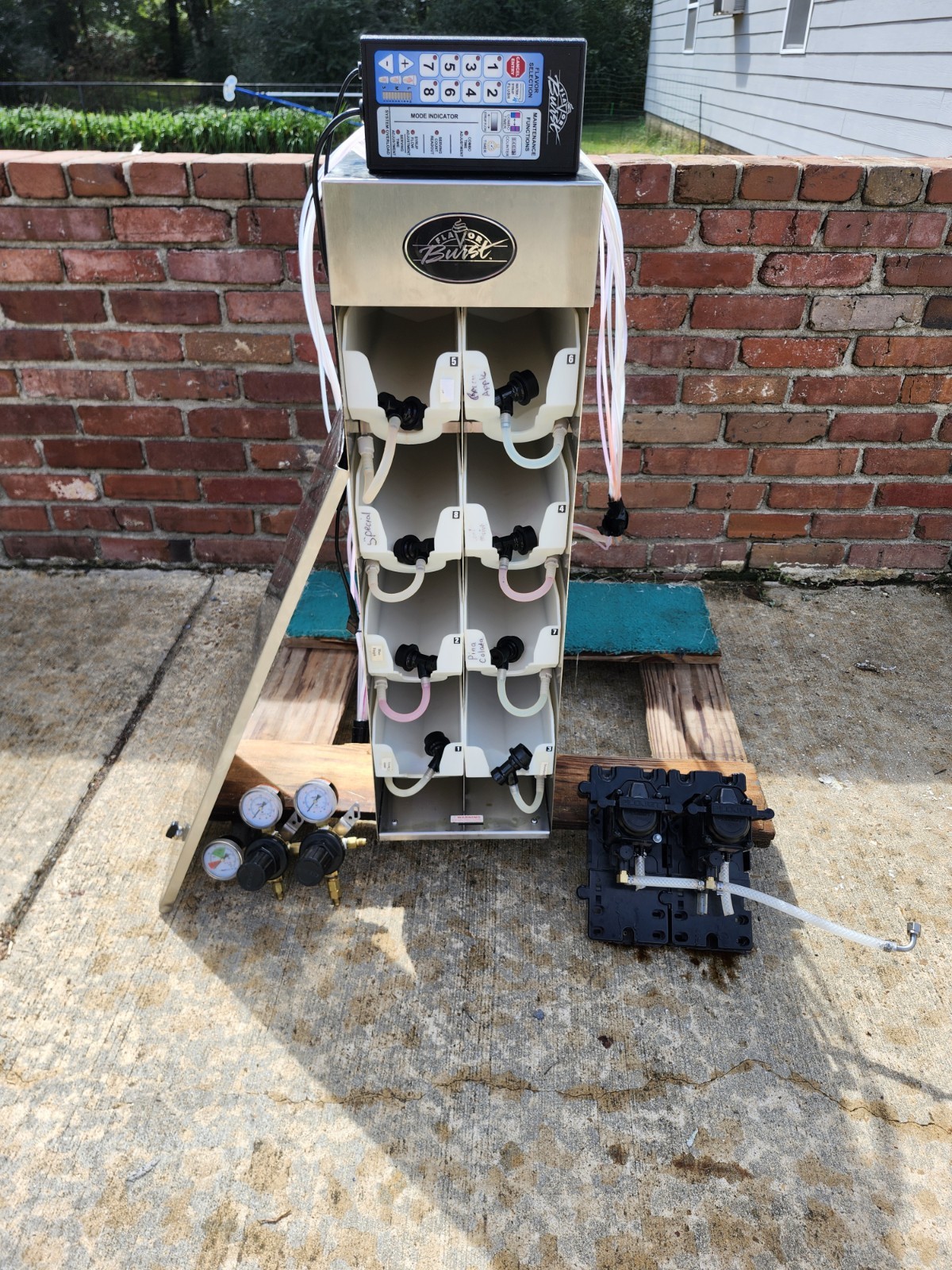 FLAVORBURST FB80S-08 Frozen Beverage Flavor Injector with Pumps and gauge