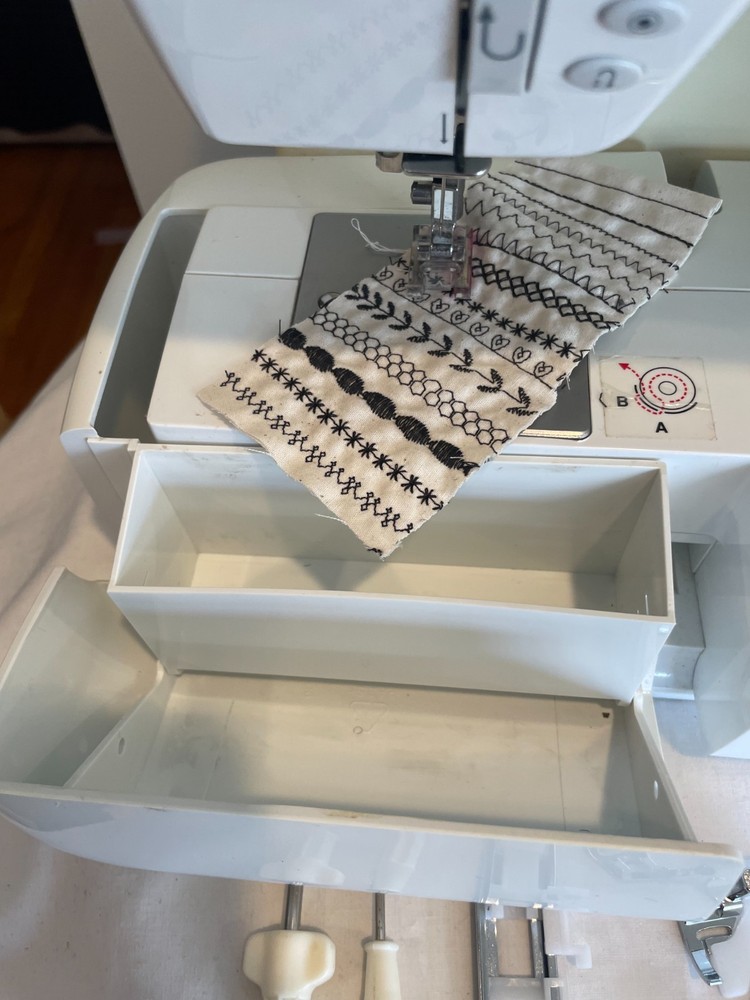 Pfaff Smart 200c Computerized Sewing Machine – 40 Stitches