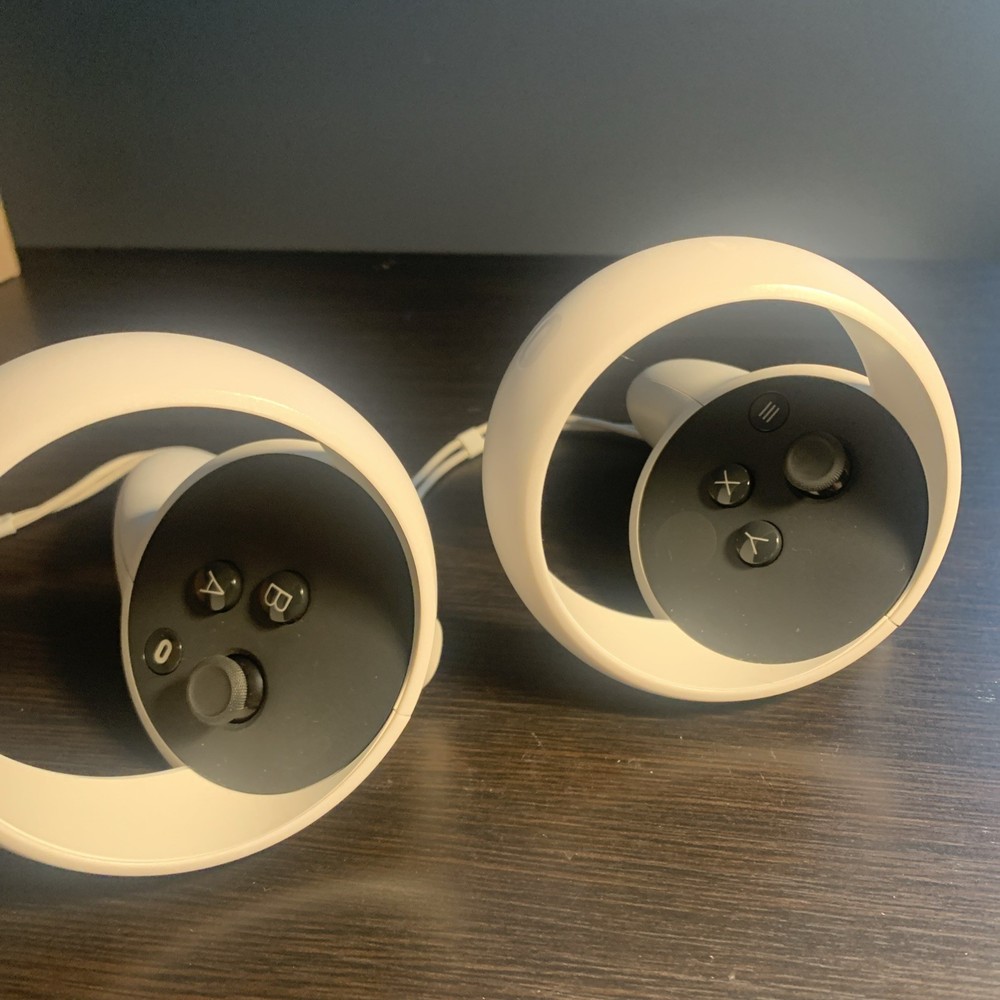 Oculus Meta Quest 2 128GB VR Headset White with Controllers