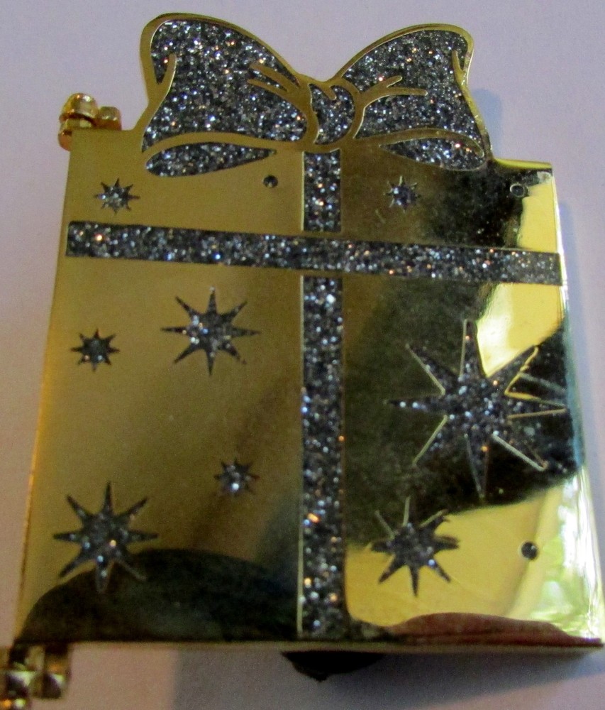 Disney DLR Happy Holidays Tinker Bell Present Pin **