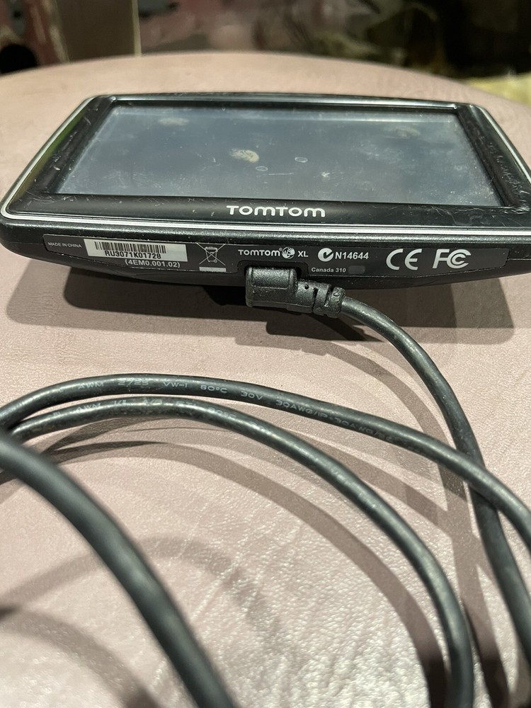 TOMTOM PORTABLE NAVIGATOR