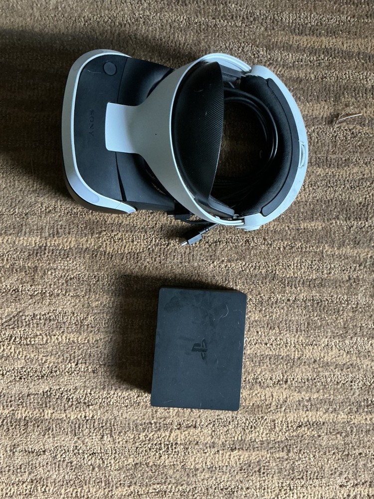 PLAYSTATION 4 PRO VR BUNDLE WITH GAMES