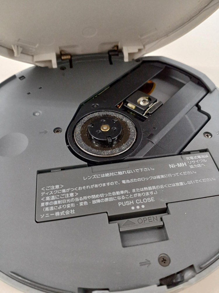 CD WALKMAN Model D NE730 SONY