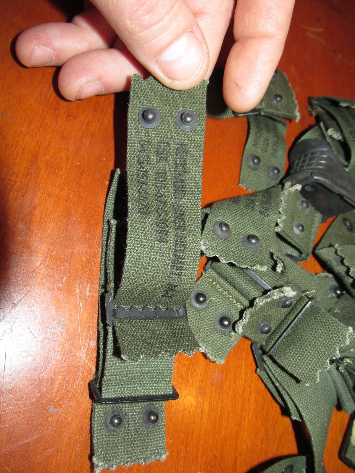 ORIGINAL, MINT, UNISSUED VIETNAM 1967 DATED M1 HELMET LINER NAPE STRAP