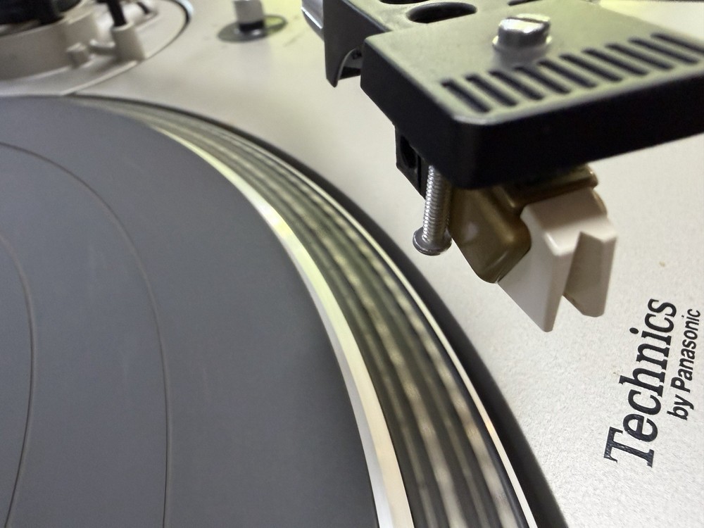 Vintage Technics SL-1650 Direct Drive Automatic Turntable Stacking Spindle READ