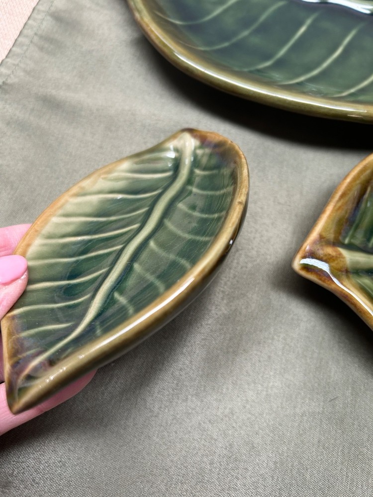 Pier ONE Leaf Stackable Trivets Set of Three, Pottery