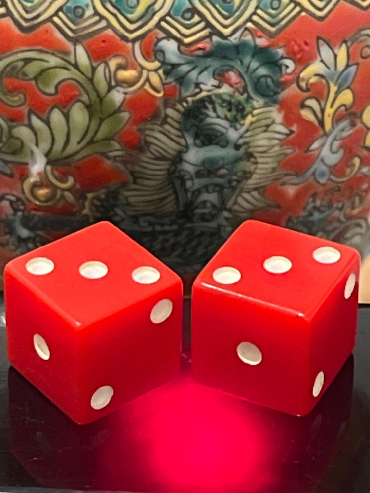 Old marbled red bakelite 5/8" backgammon dice 100224@