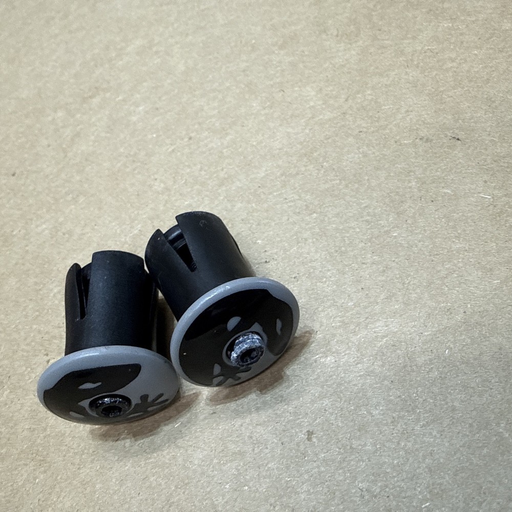 Lizard Skin Gray & Black Locking Bar End Plugs